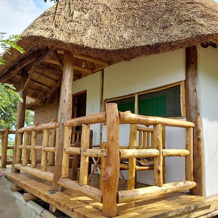Songbird Safari Lodge & Campsite Katunguru ภายนอก รูปภาพ