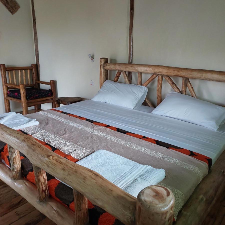 Songbird Safari Lodge & Campsite Katunguru ภายนอก รูปภาพ