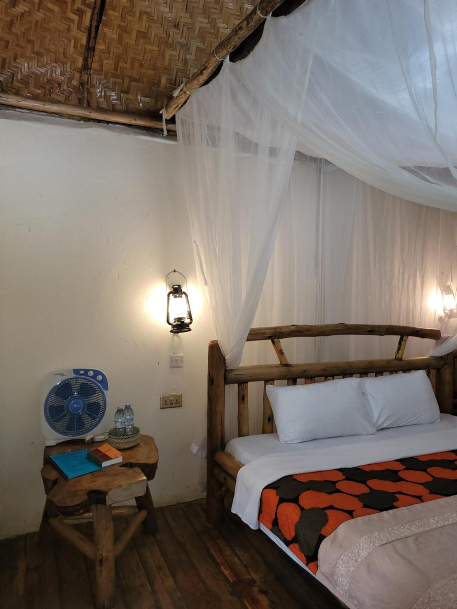 Songbird Safari Lodge & Campsite Katunguru ภายนอก รูปภาพ