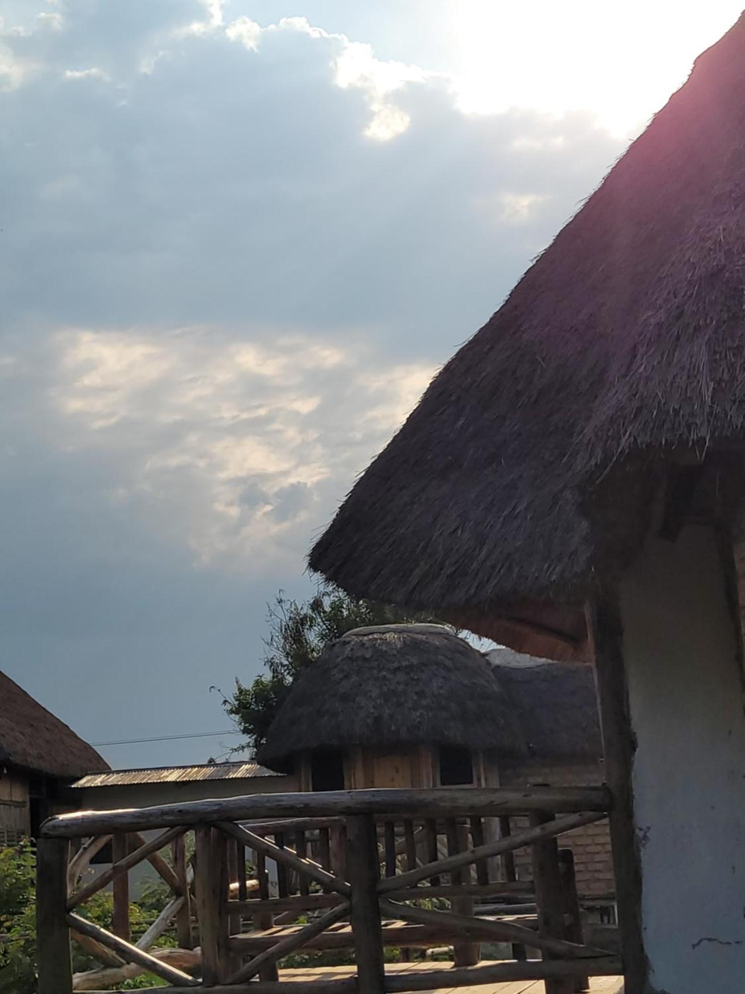 Songbird Safari Lodge & Campsite Katunguru ภายนอก รูปภาพ