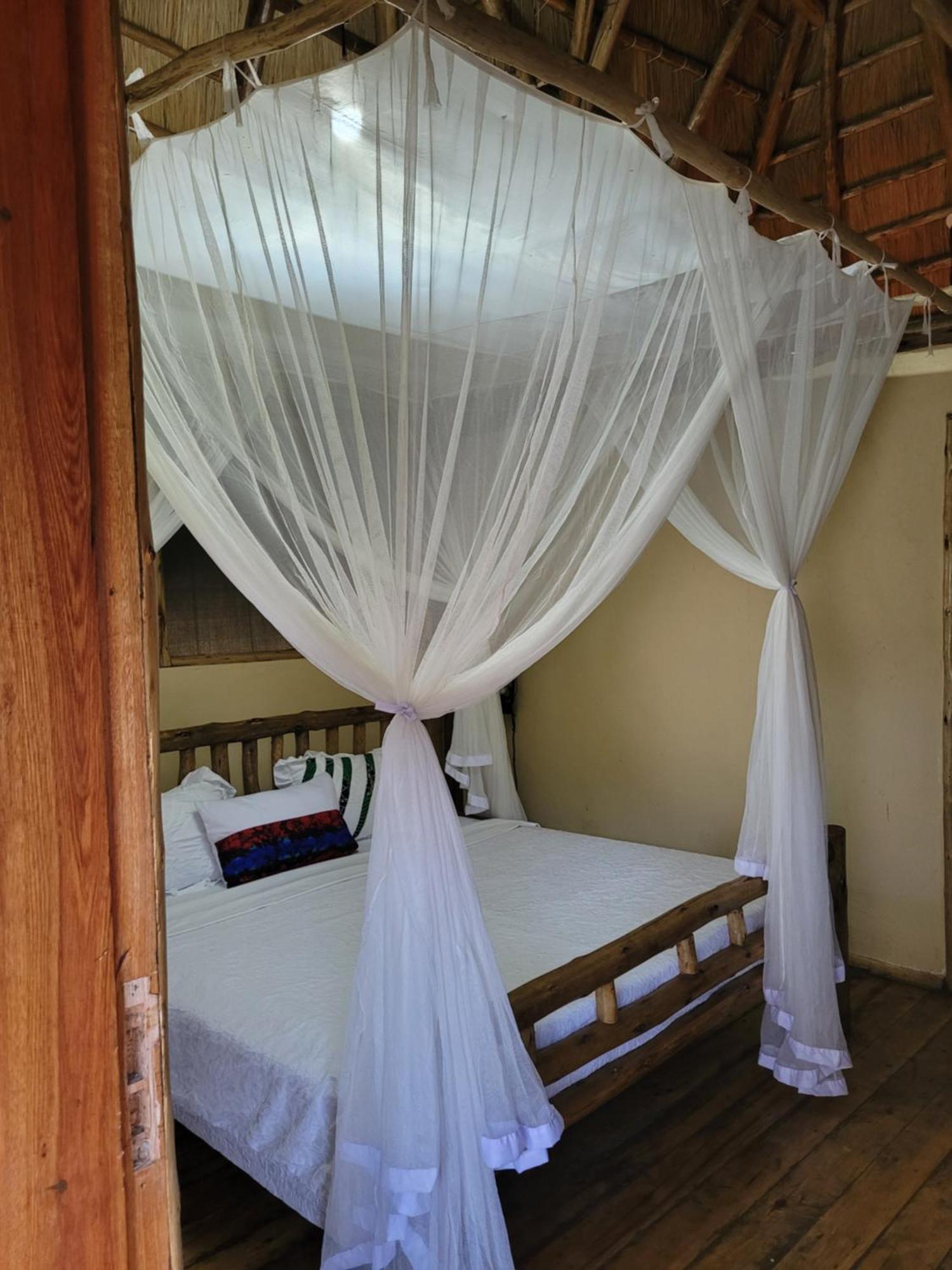 Songbird Safari Lodge & Campsite Katunguru ภายนอก รูปภาพ