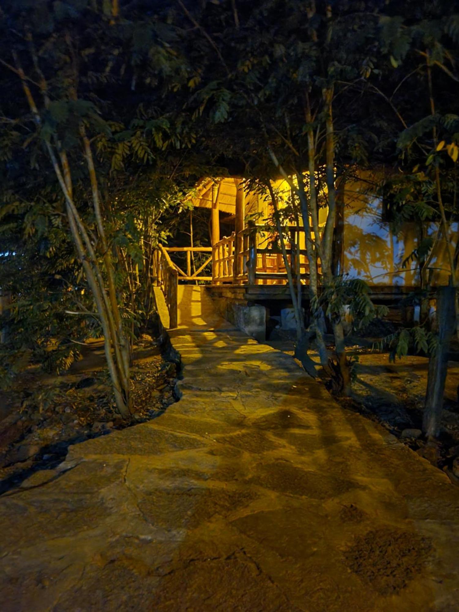Songbird Safari Lodge & Campsite Katunguru ภายนอก รูปภาพ